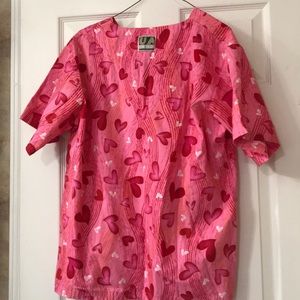 UA Hearts 💕 Scrub top medium EUC